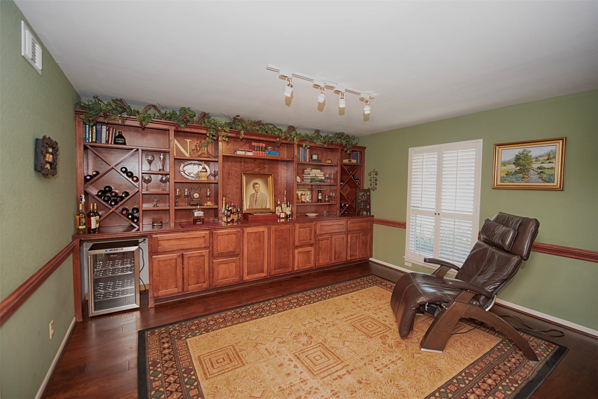 18502 Vinland Drive, Nassau Bay, TX 77058 The den with amazing built in cabinetry. A wine rack and even a spot for a wine fridge. The storage is perfect for storing your seasonal items, china and shelving is perfect for showcasing some of your favorite collectibles.
