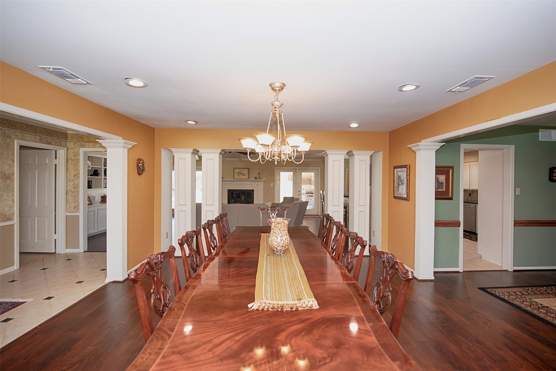 18502 Vinland Drive, Nassau Bay, TX 77058 Formal dining view with easy access to the family room and the kitchen. Imagine the fun entertaining with friends and family.