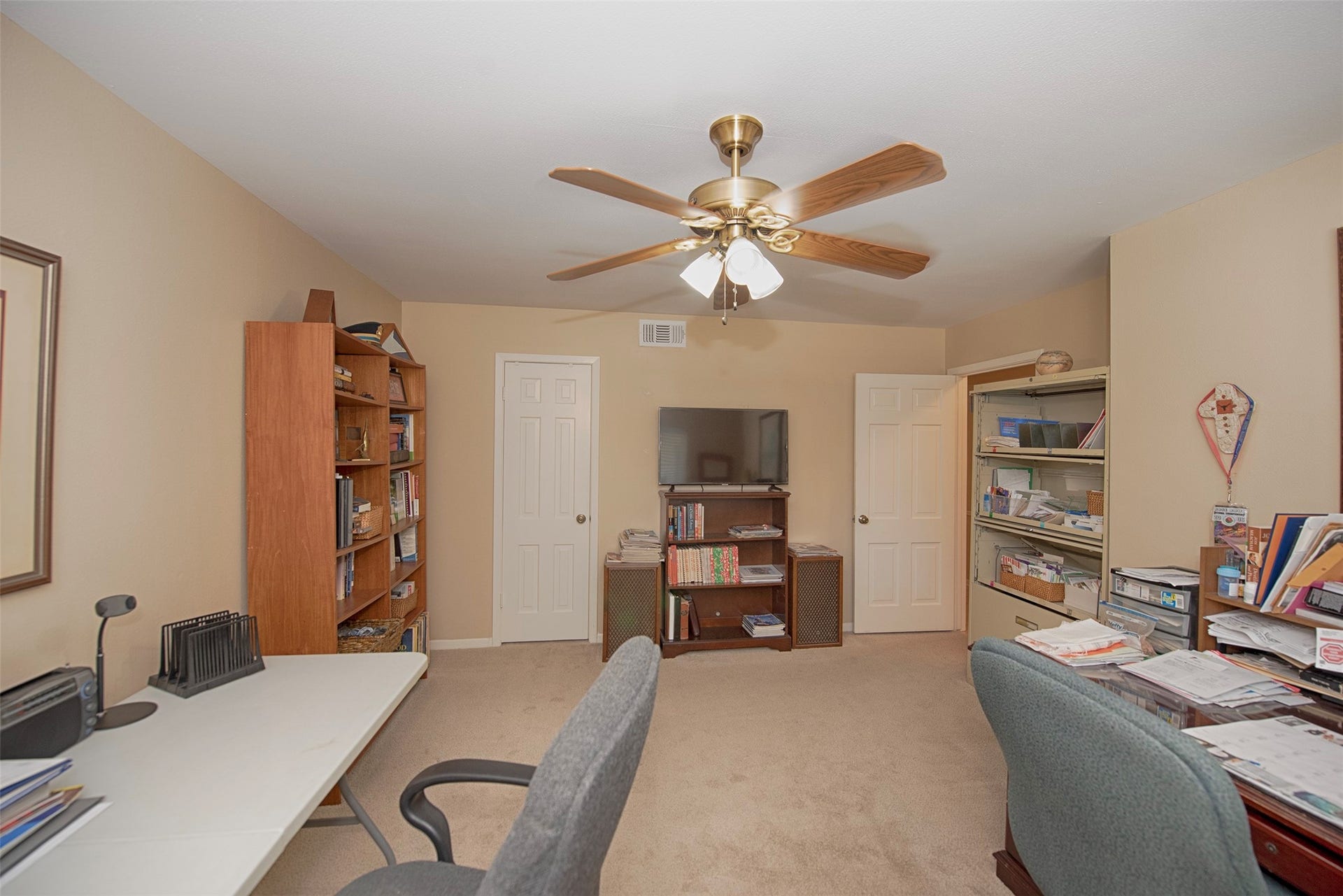 18502 Vinland Drive, Nassau Bay, TX 77058 Another view of the fabulous space in this room which also provides a walk in closet.