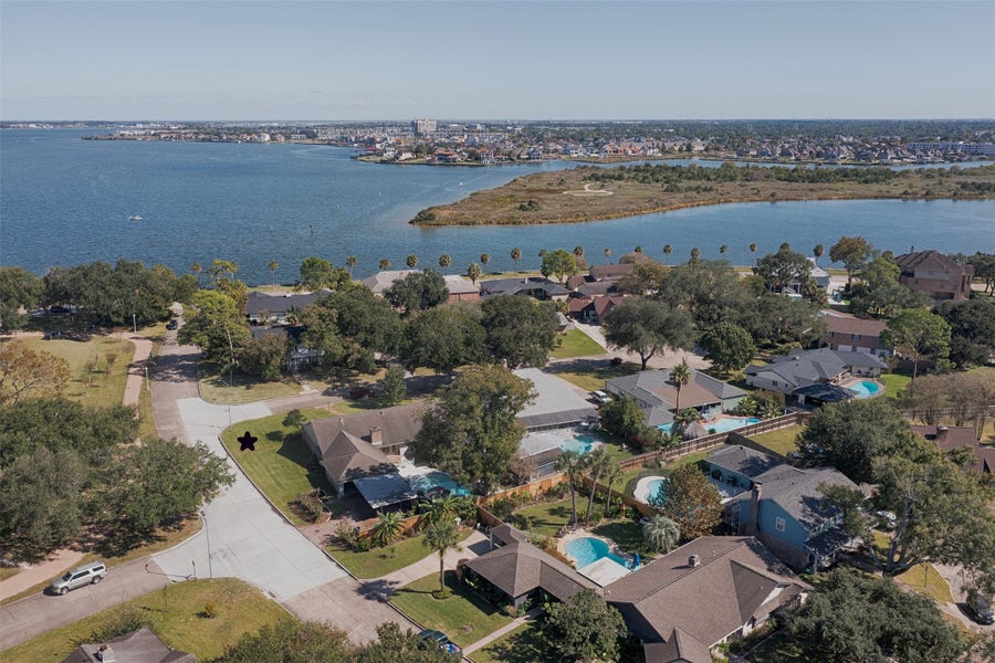 Property photo for 18502 Vinland Drive, Nassau Bay, TX