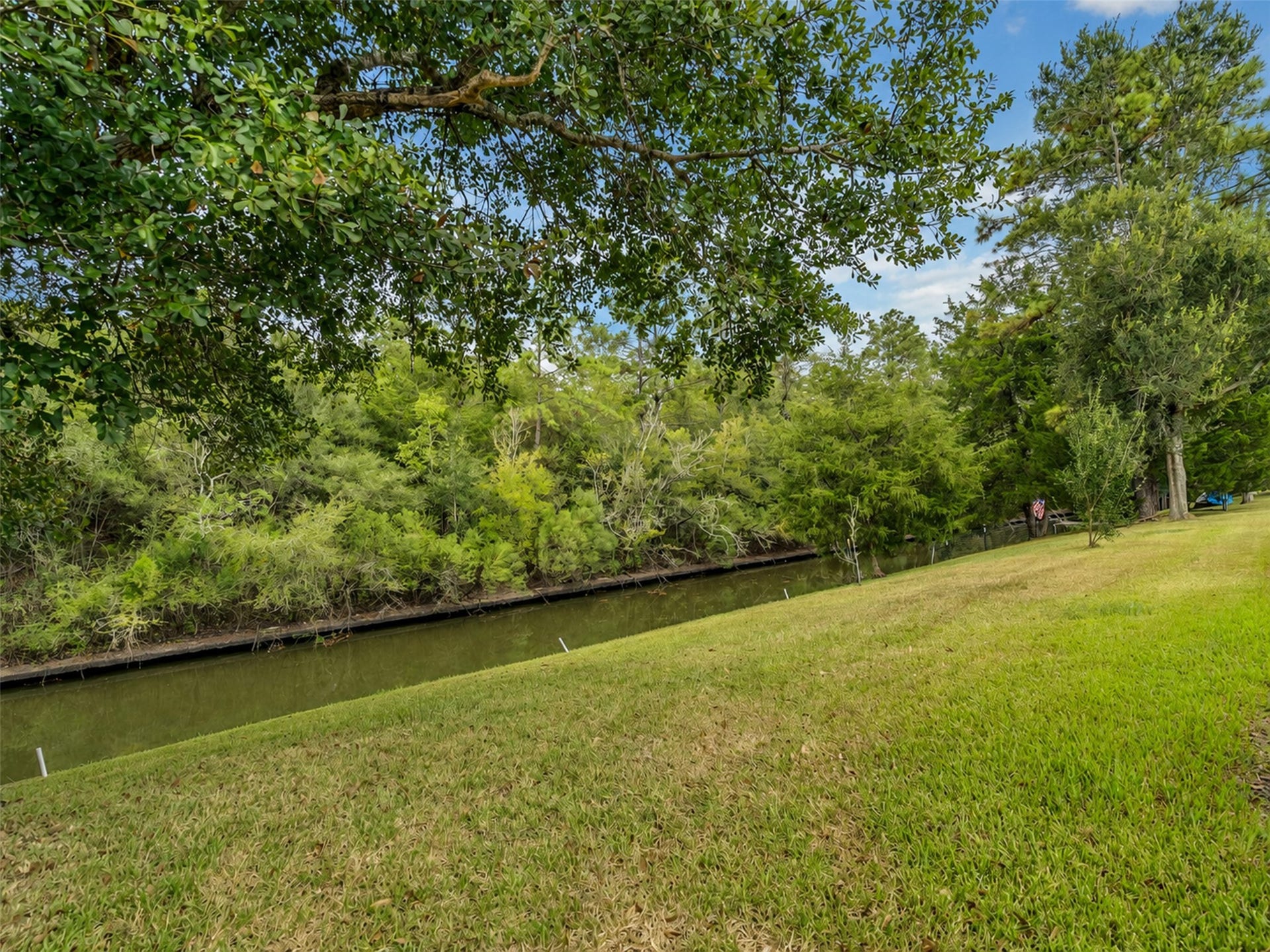 52 County Road 302, Alvin, TX 77511 Canal in the back of the property