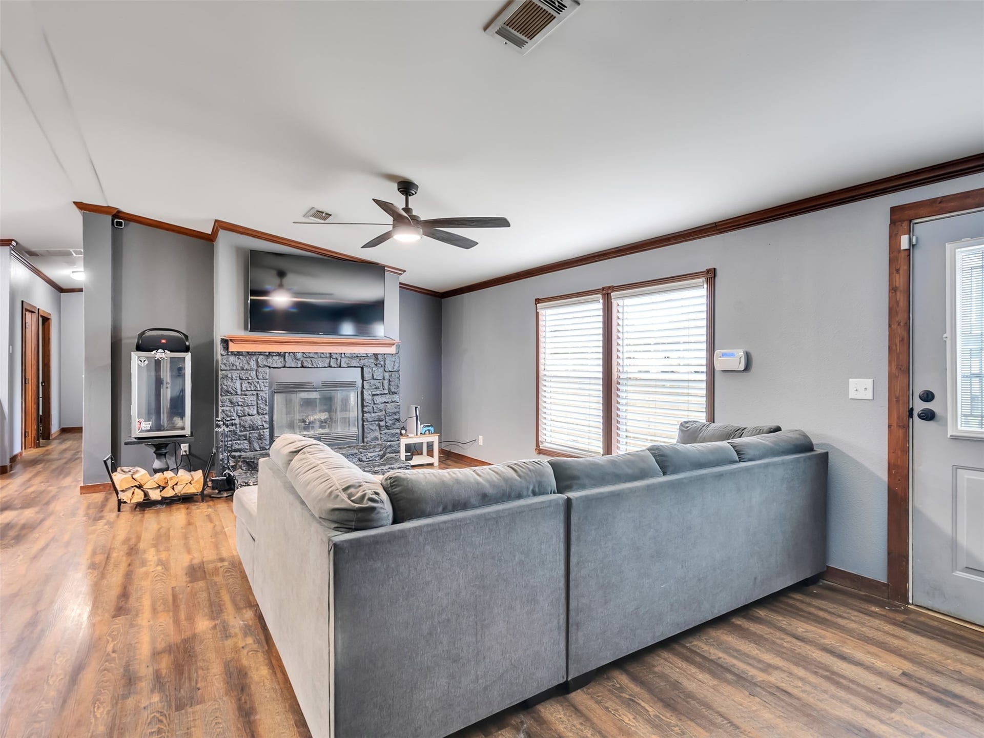 52 County Road 302, Alvin, TX 77511 52 County Road 302, Alvin, TX 77511