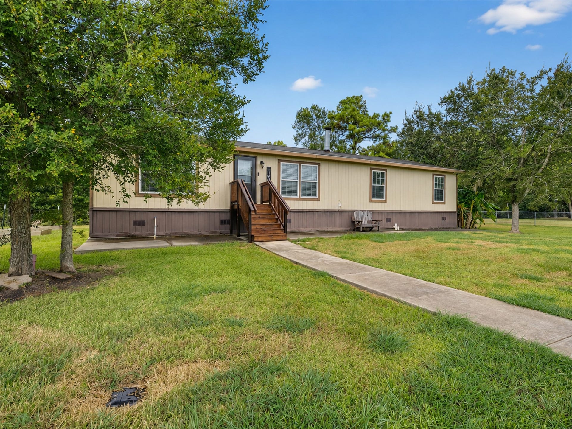 52 County Road 302, Alvin, TX 77511 Front view