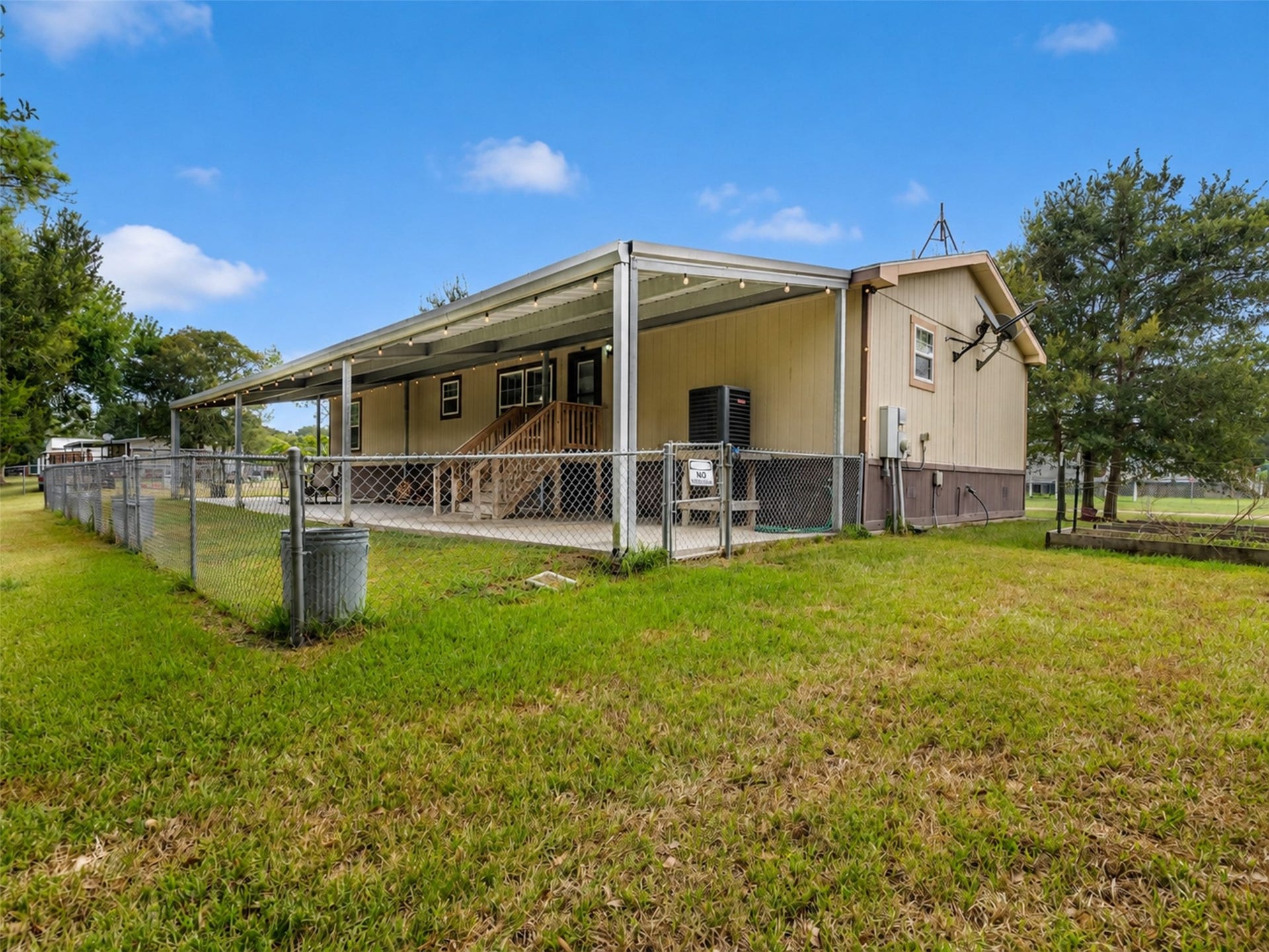 52 County Road 302, Alvin, TX 77511 Fenced back yard
