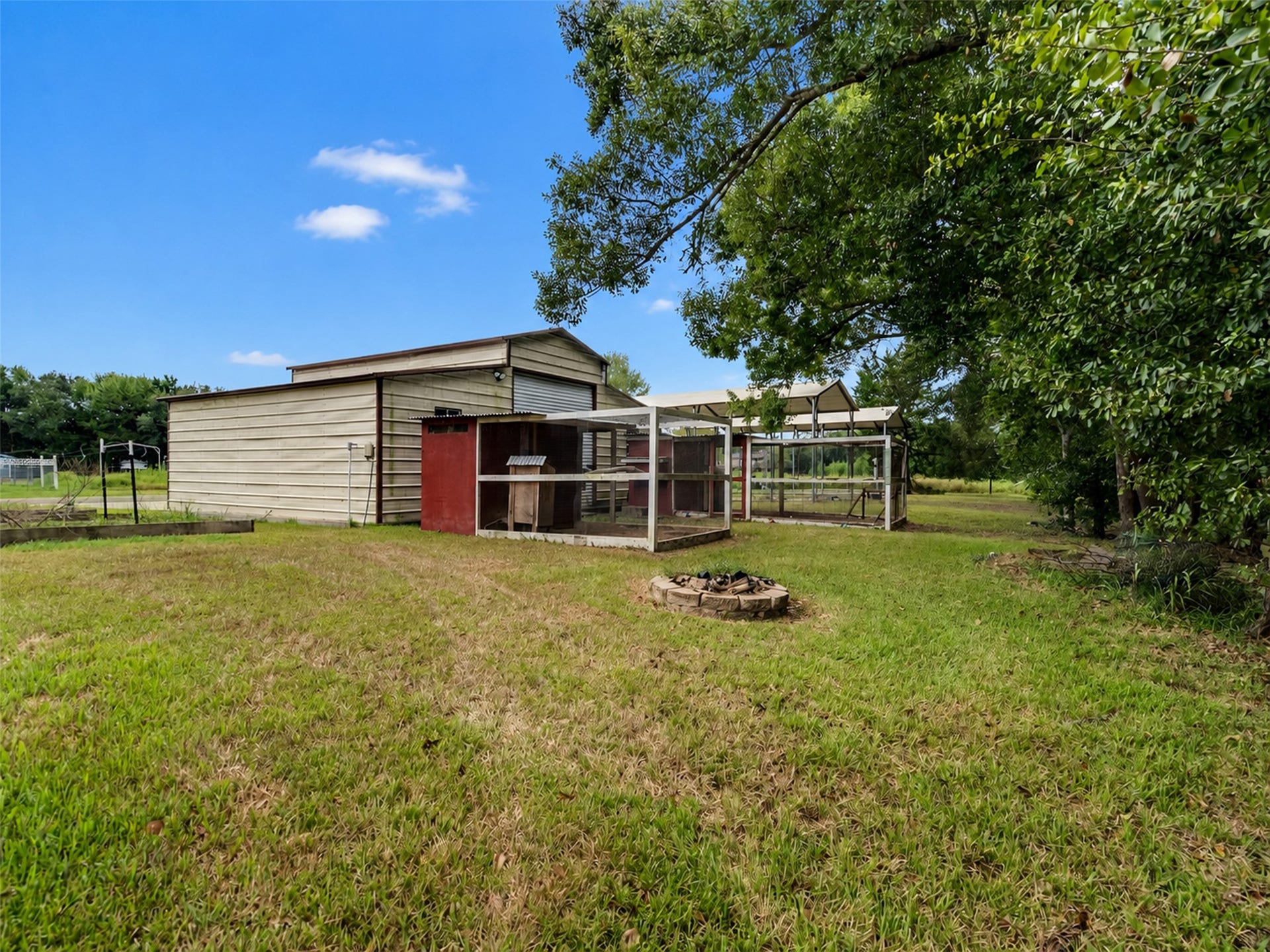 52 County Road 302, Alvin, TX 77511 2 Coops - Ready for your Chickens!