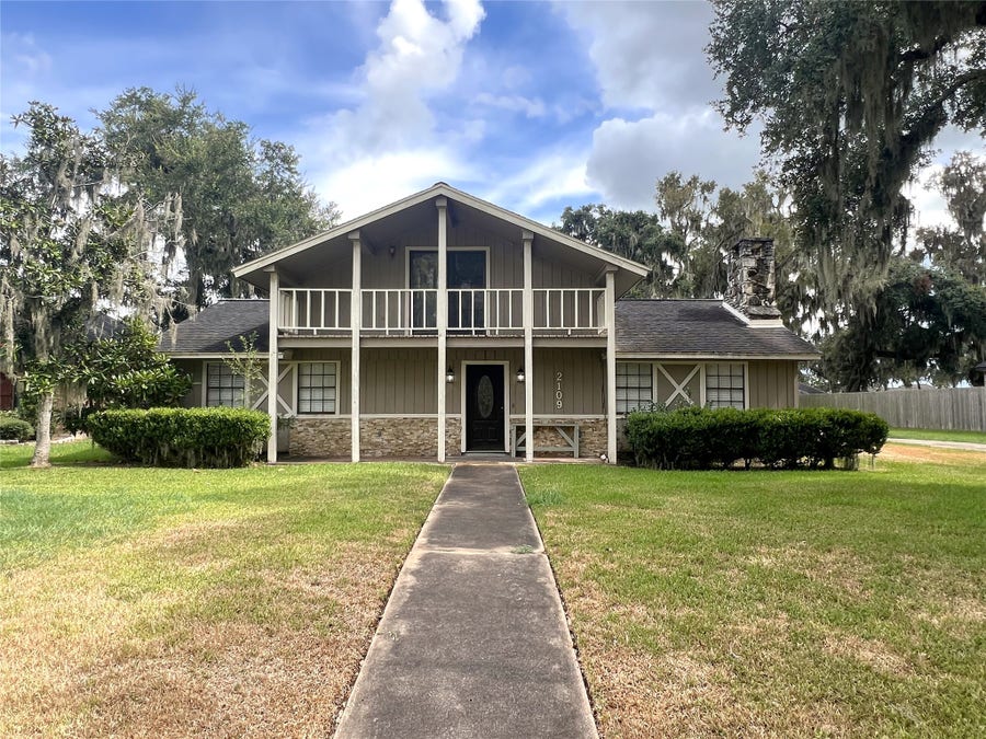 Property photo for 2109 Riverside Drive, West Columbia, TX
