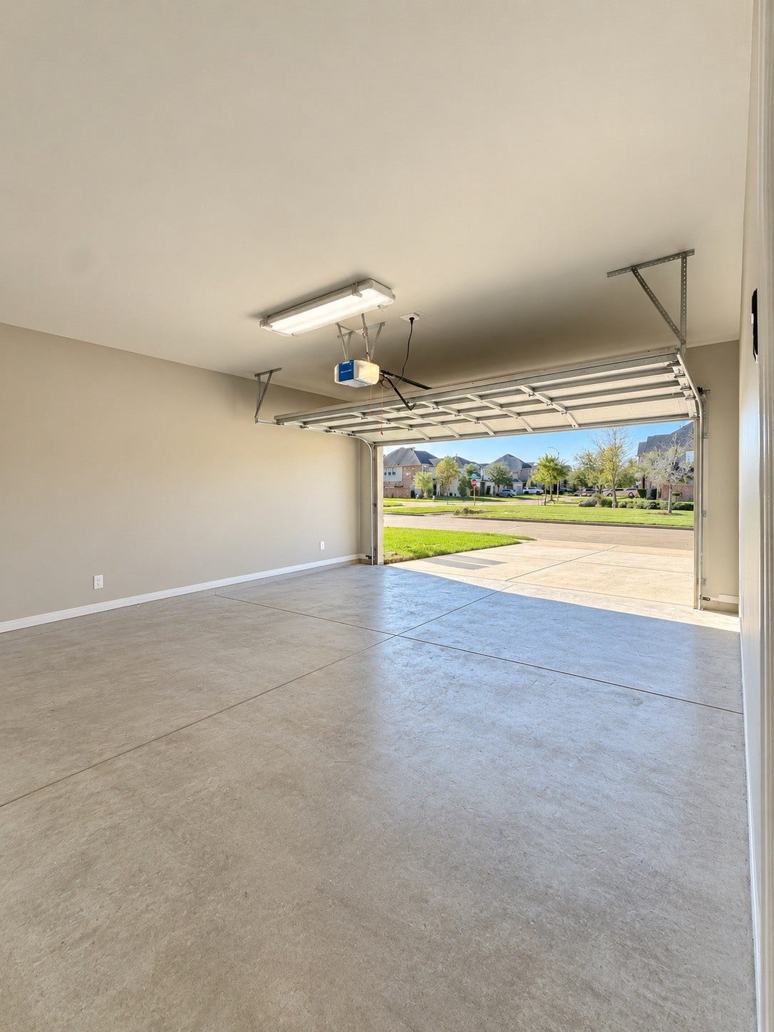 2 CAR GARAGE