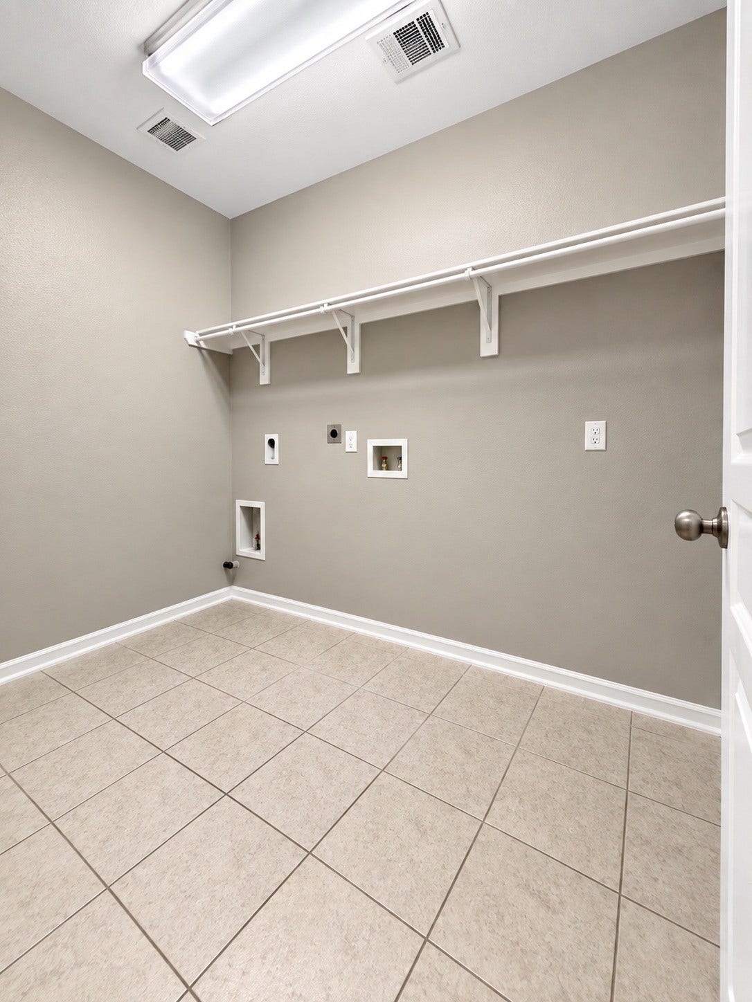 UTILY ROOM WITH GAS / ELECTRIC DRYER CONNECTION