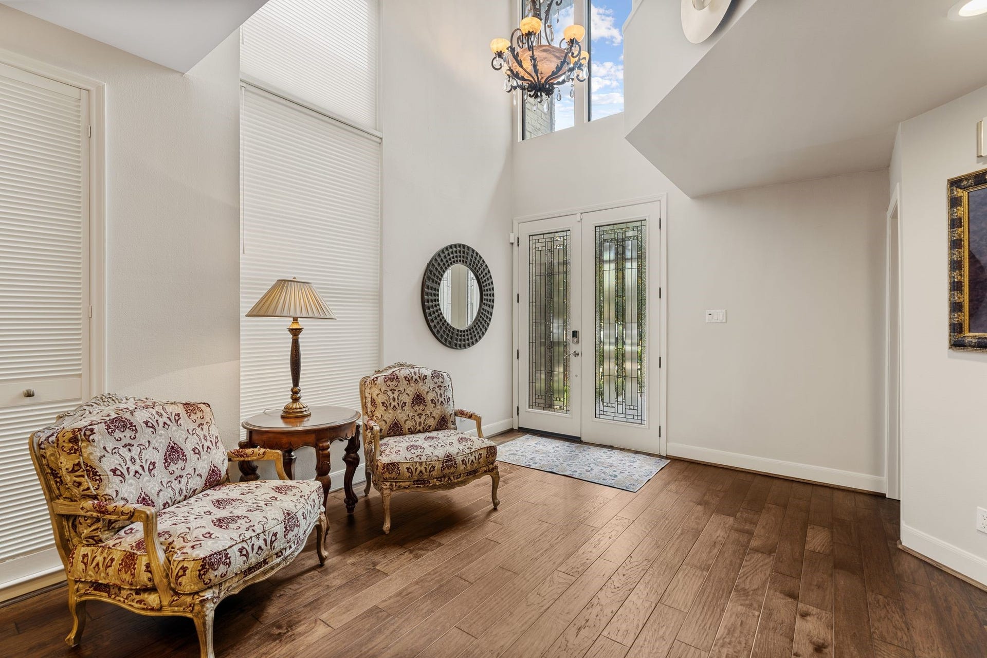 1918 Stoney Brook Drive, Houston, TX 77063 Decorative glass double doors, a soaring ceiling and high windows create a bright, welcoming foyer with space for a sitting area.