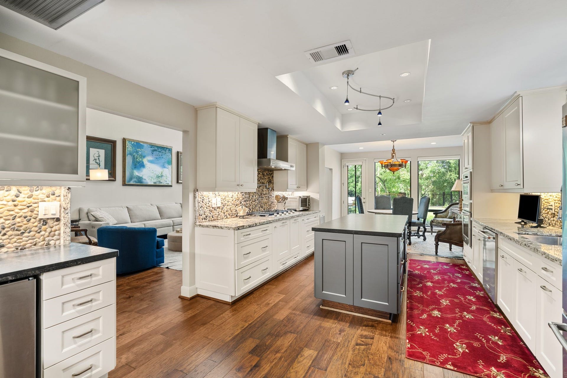 1918 Stoney Brook Drive, Houston, TX 77063 Open connections to the living room and breakfast area keep the kitchen at the center of everyday living and entertaining.