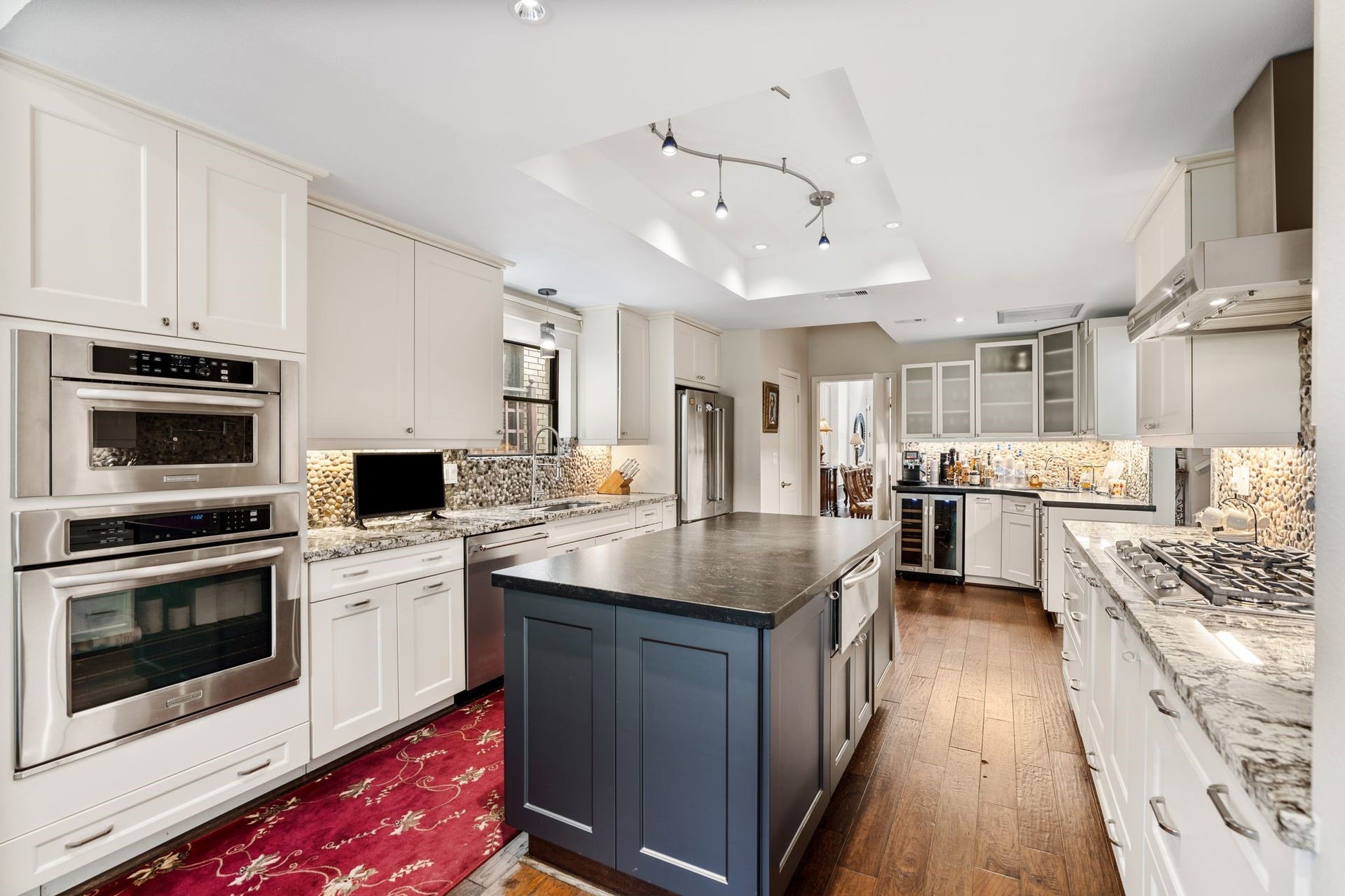 1918 Stoney Brook Drive, Houston, TX 77063 A built-in oven and microwave, generous work surfaces, undercabinet lighting and a beverage station make the kitchen well suited to cooking and entertaining.