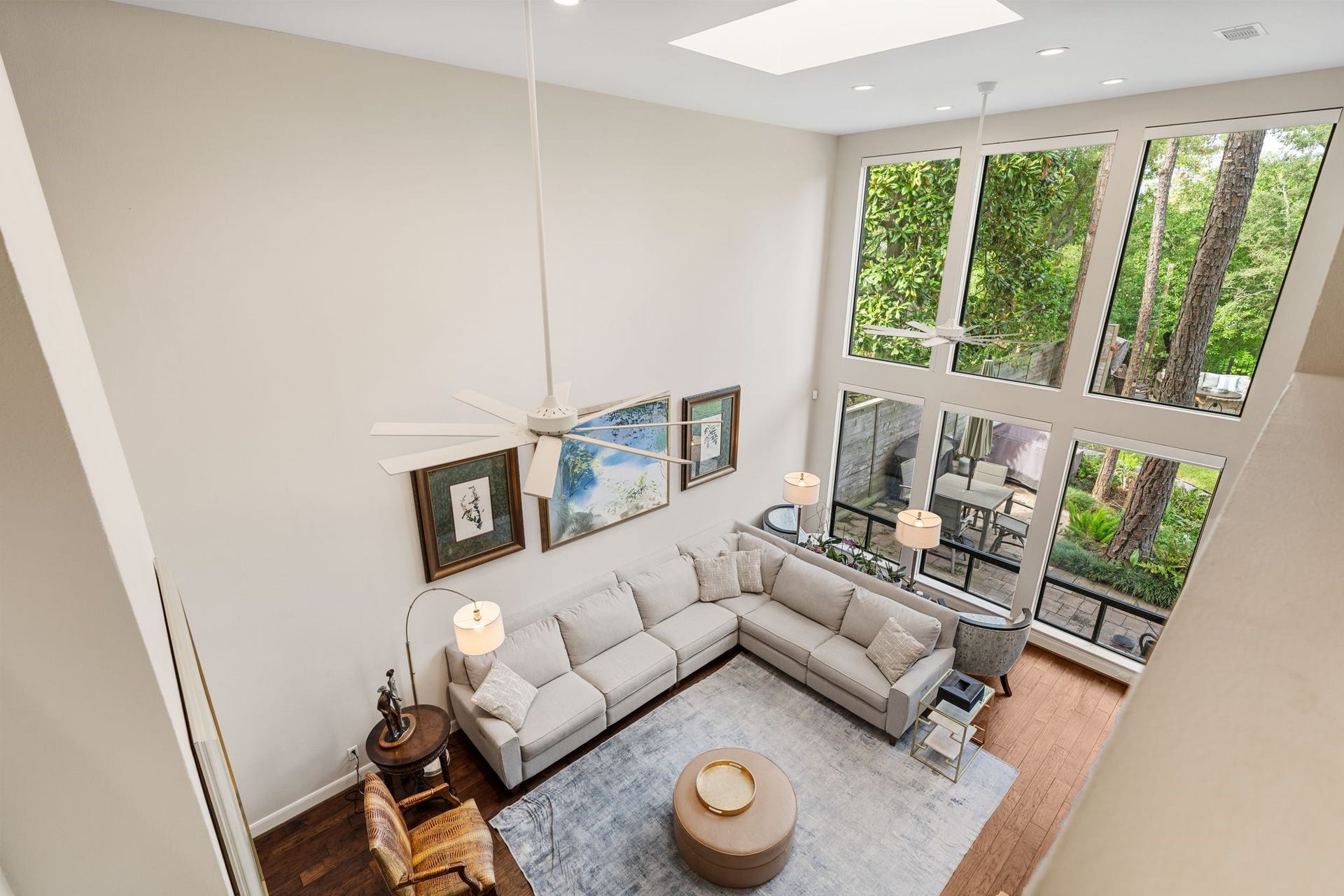 1918 Stoney Brook Drive, Houston, TX 77063 The upstairs overlook showcases the living rooms dramatic two-story height, expansive windows and leafy views of the outdoor setting.