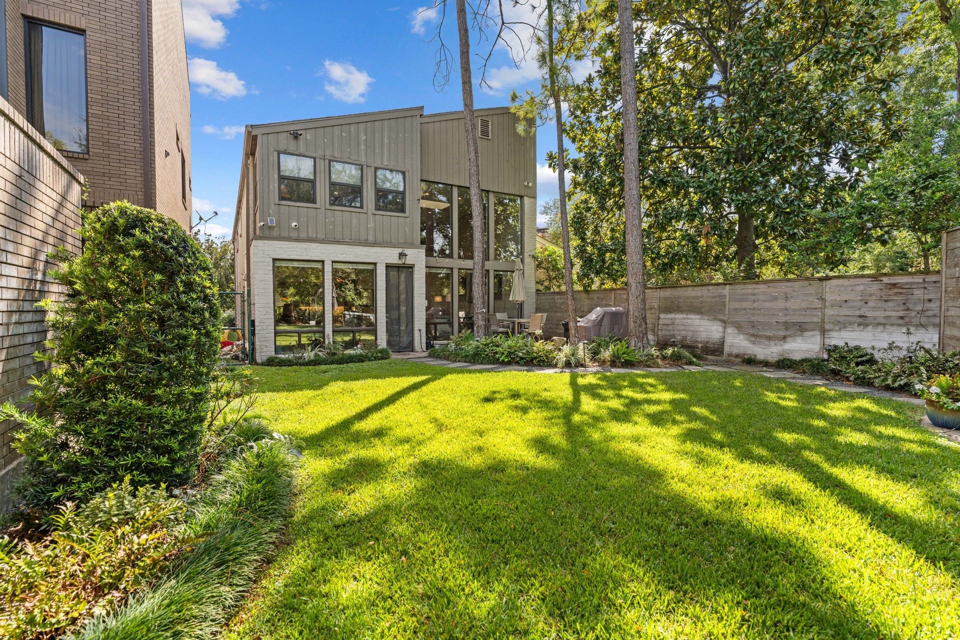 1918 Stoney Brook Drive, Houston, TX 77063 The expansive yard is perfect for kids, pets or just for enjoying the view.