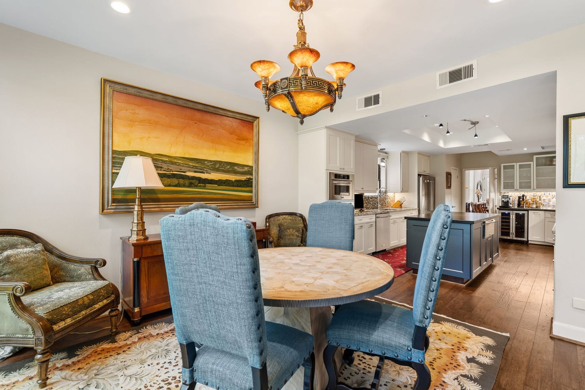 1918 Stoney Brook Drive, Houston, TX 77063 The breakfast area flows directly into the island kitchen, creating a convenient arrangement for everyday meals and casual gatherings.