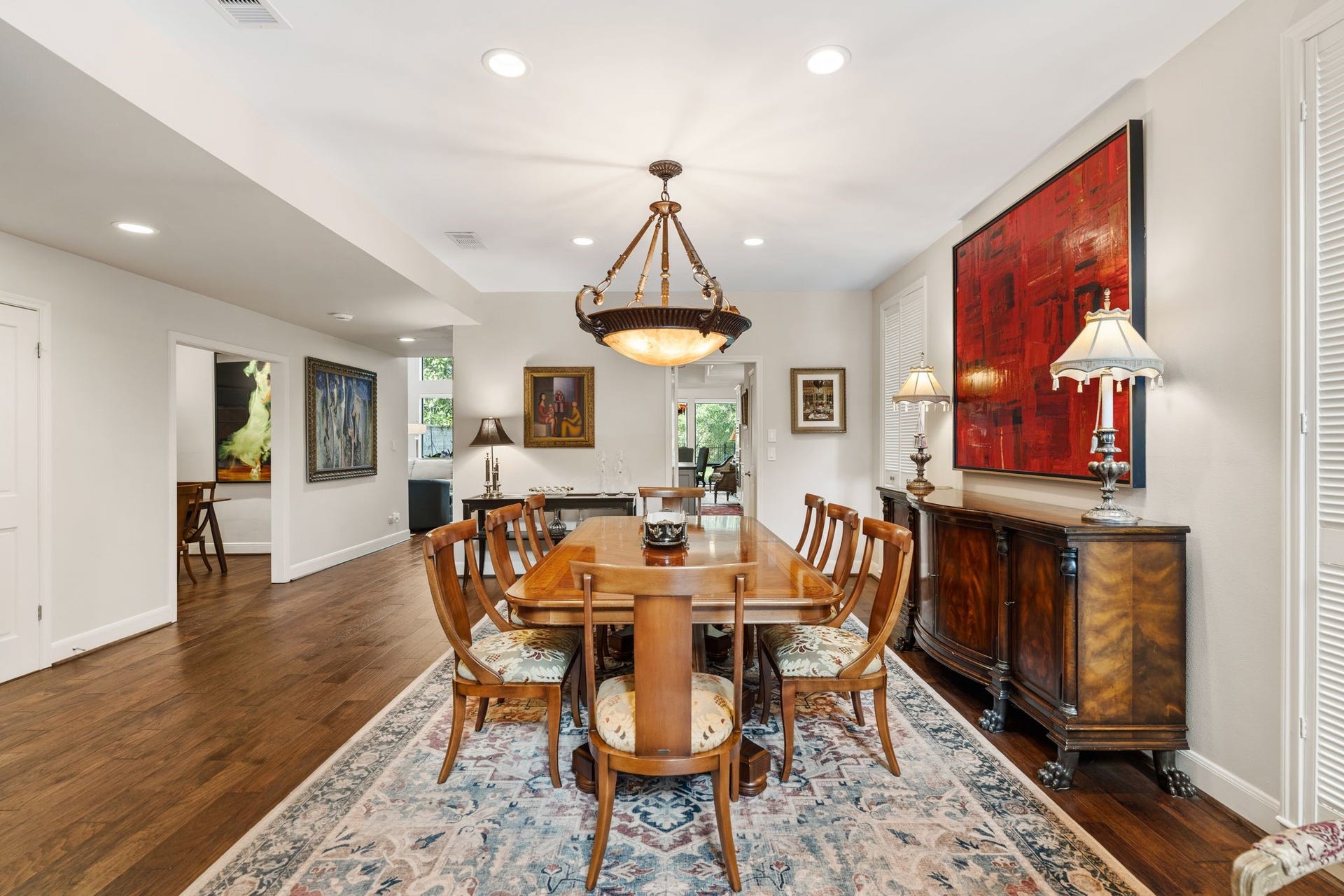 1918 Stoney Brook Drive, Houston, TX 77063 Entertain in the spacious formal dining room, offering ample room for a large table and convenient access to the kitchen.