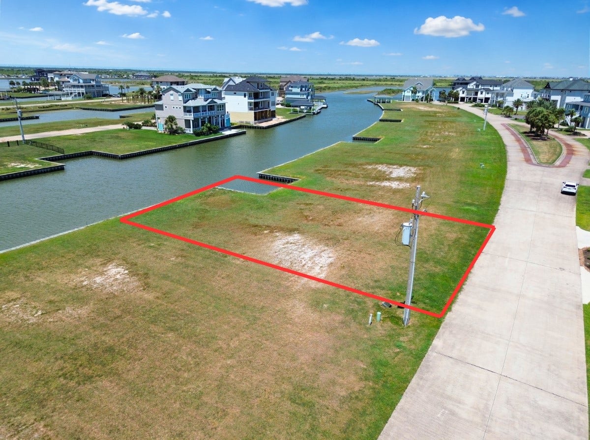 6 Sugarloaf, Hitchcock, TX 77563 Red lines are approximate. Buyer to verify.