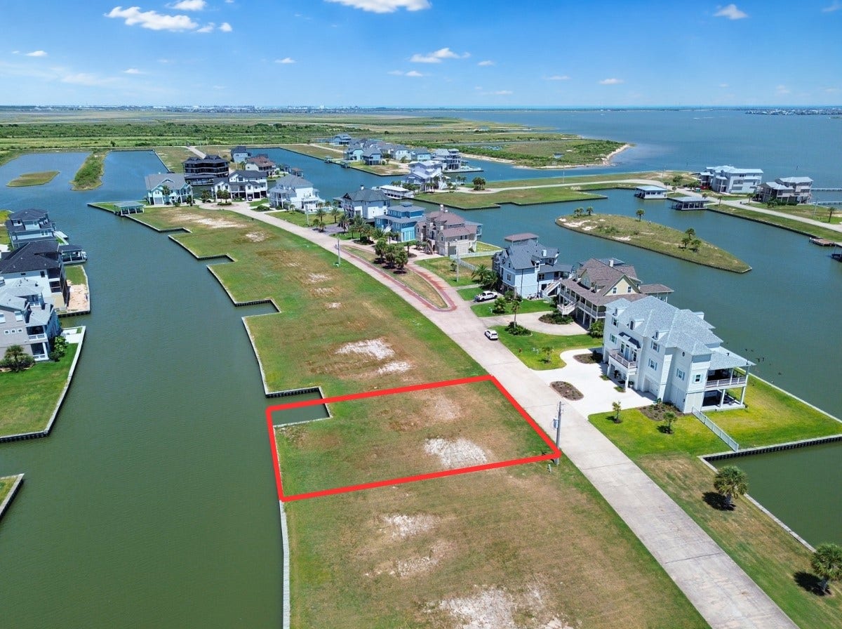 6 Sugarloaf, Hitchcock, TX 77563 Red lines are approximate. Buyer to verify.