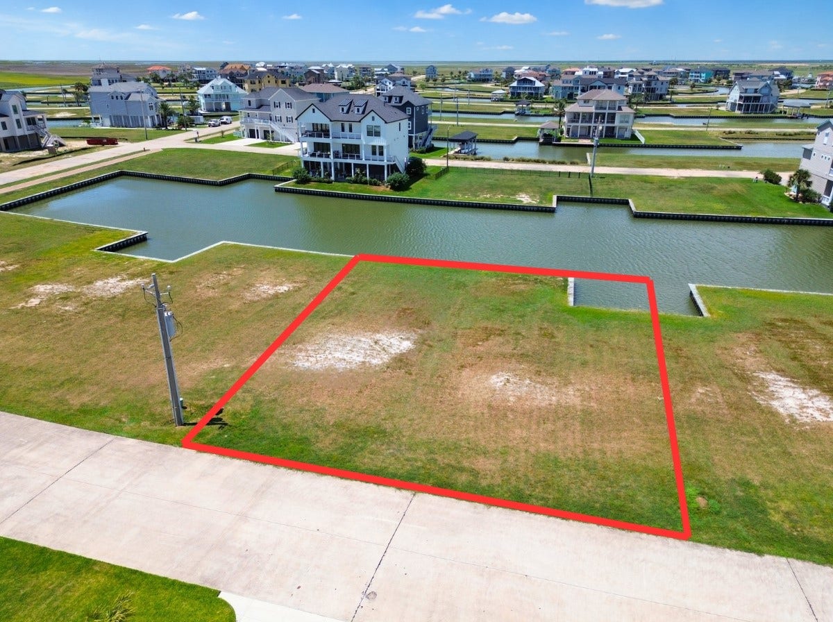 6 Sugarloaf, Hitchcock, TX 77563 Red lines are approximate. Buyer to verify.