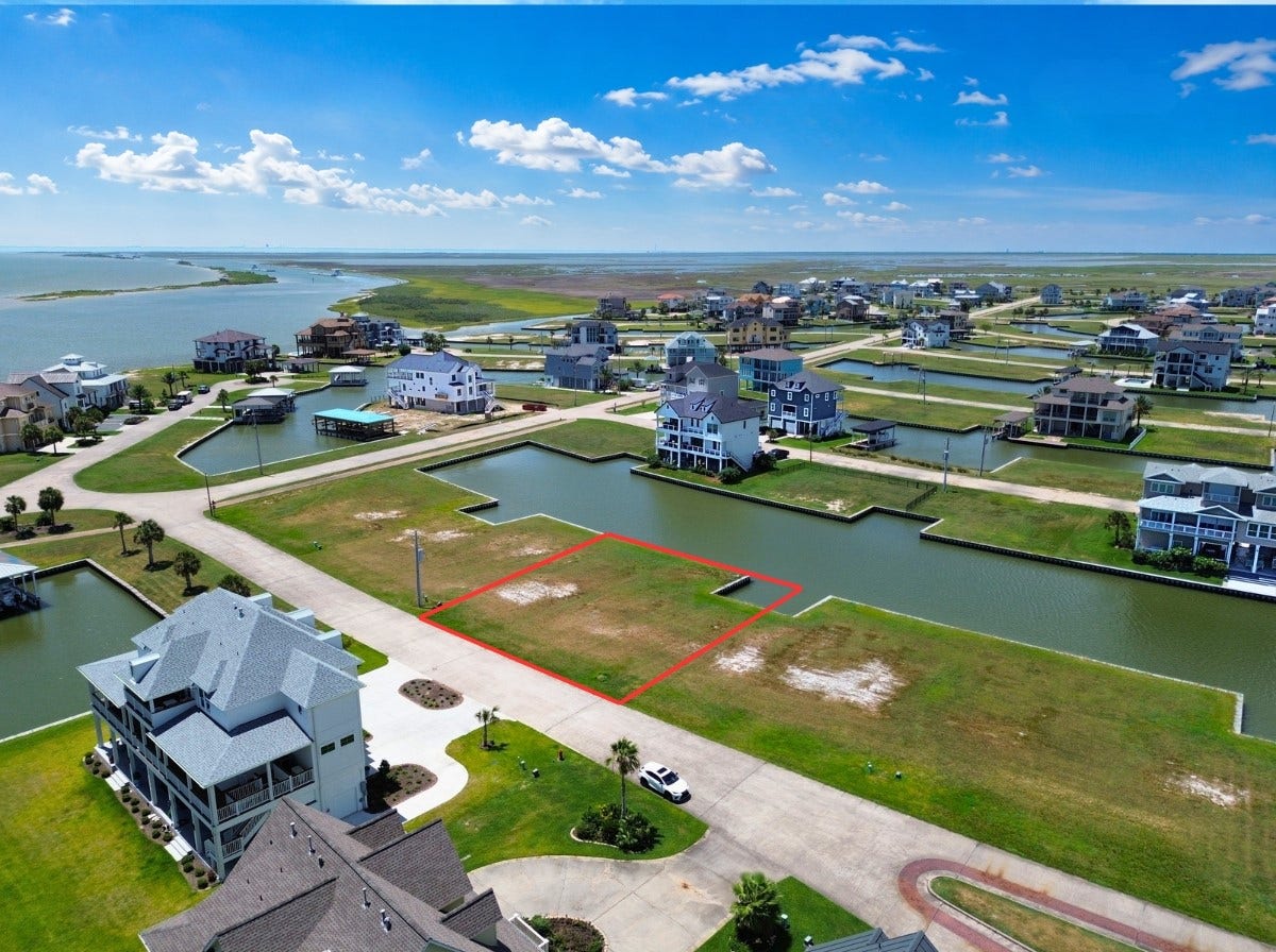 6 Sugarloaf, Hitchcock, TX 77563 Red lines are approximate. Buyer to verify.