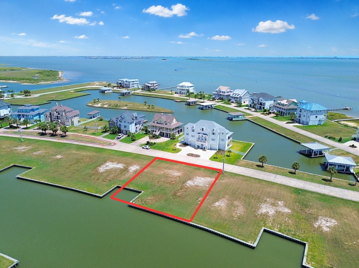 6 Sugarloaf, Hitchcock, TX 77563 Red lines are approximate. Buyer to verify.