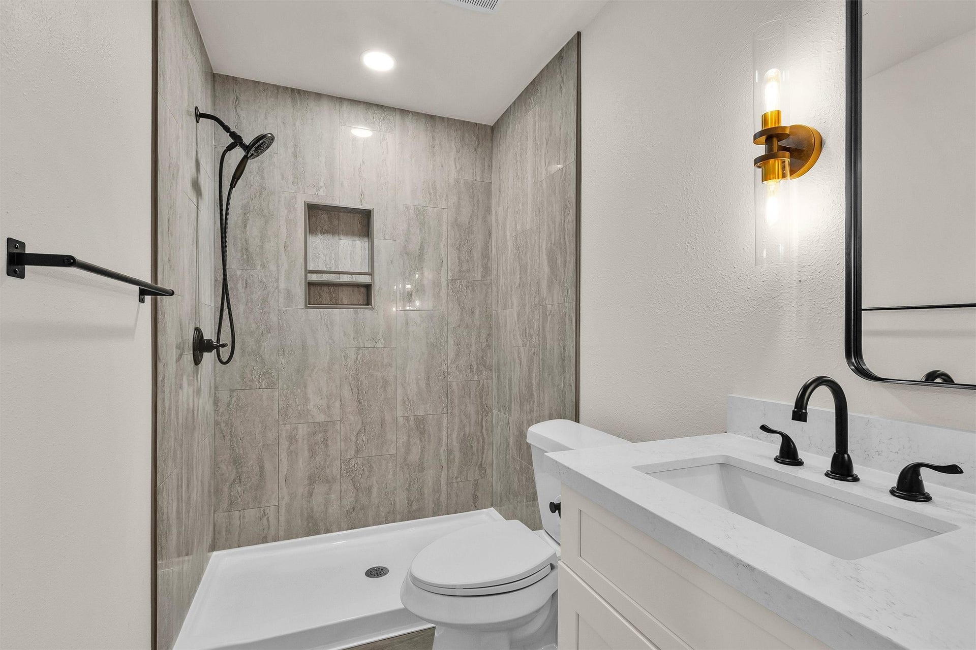 33 April Village, Montgomery, TX 77356 33 April Village, Montgomery, TX 77356