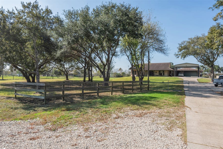 Property photo for 1014 Ginger Street, Santa Fe, TX