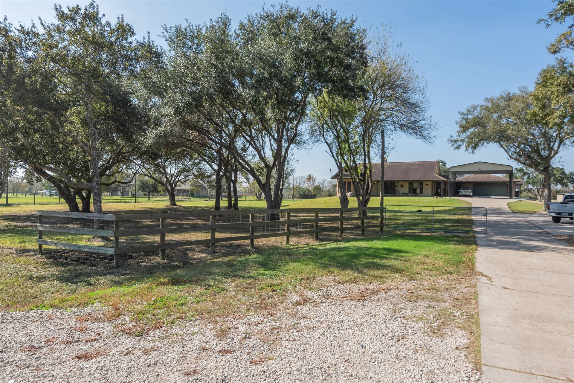 1014 Ginger Street, Santa Fe, TX 77517 1014 Ginger Street, Santa Fe, TX 77517