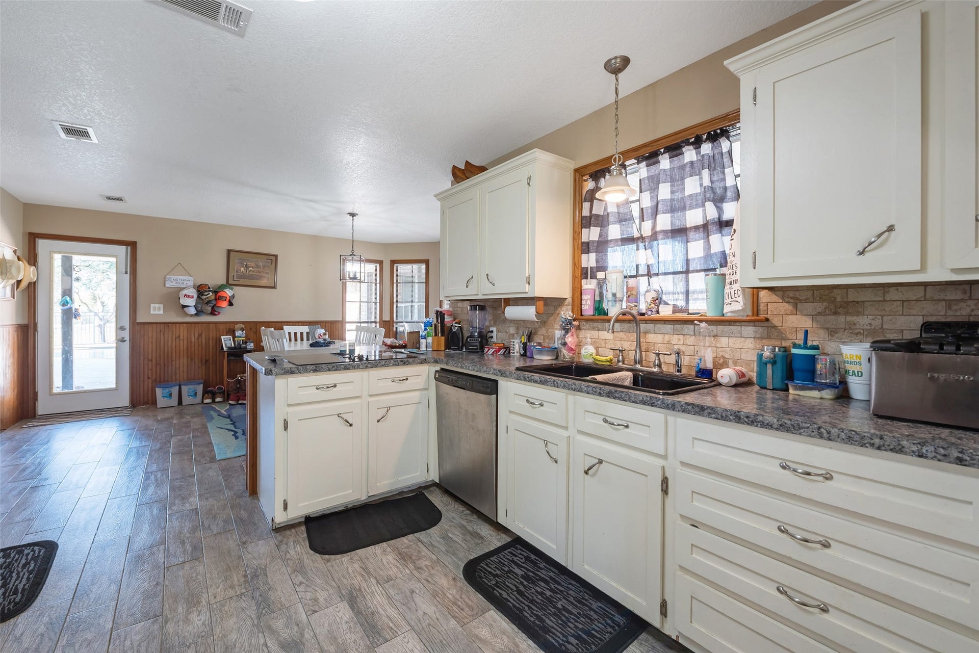 1014 Ginger Street, Santa Fe, TX 77517 1014 Ginger Street, Santa Fe, TX 77517