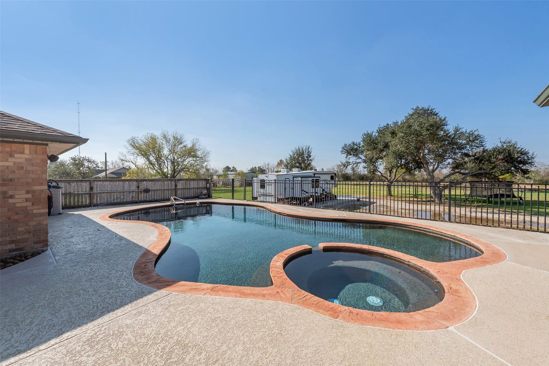 1014 Ginger Street, Santa Fe, TX 77517 1014 Ginger Street, Santa Fe, TX 77517
