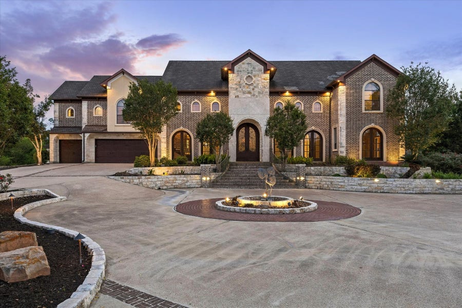 Property photo for 4 Steven Luke Lane, Friendswood, TX