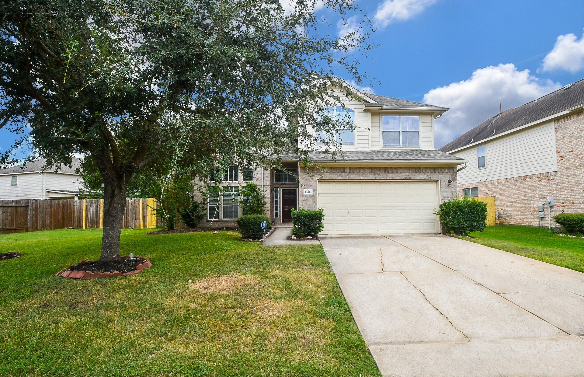 15114 Snow Hill Court, Sugar Land, TX 77498 Welcome to 15114 Snow Hill Ln in the Woodbridge subdivision of Sugar Land