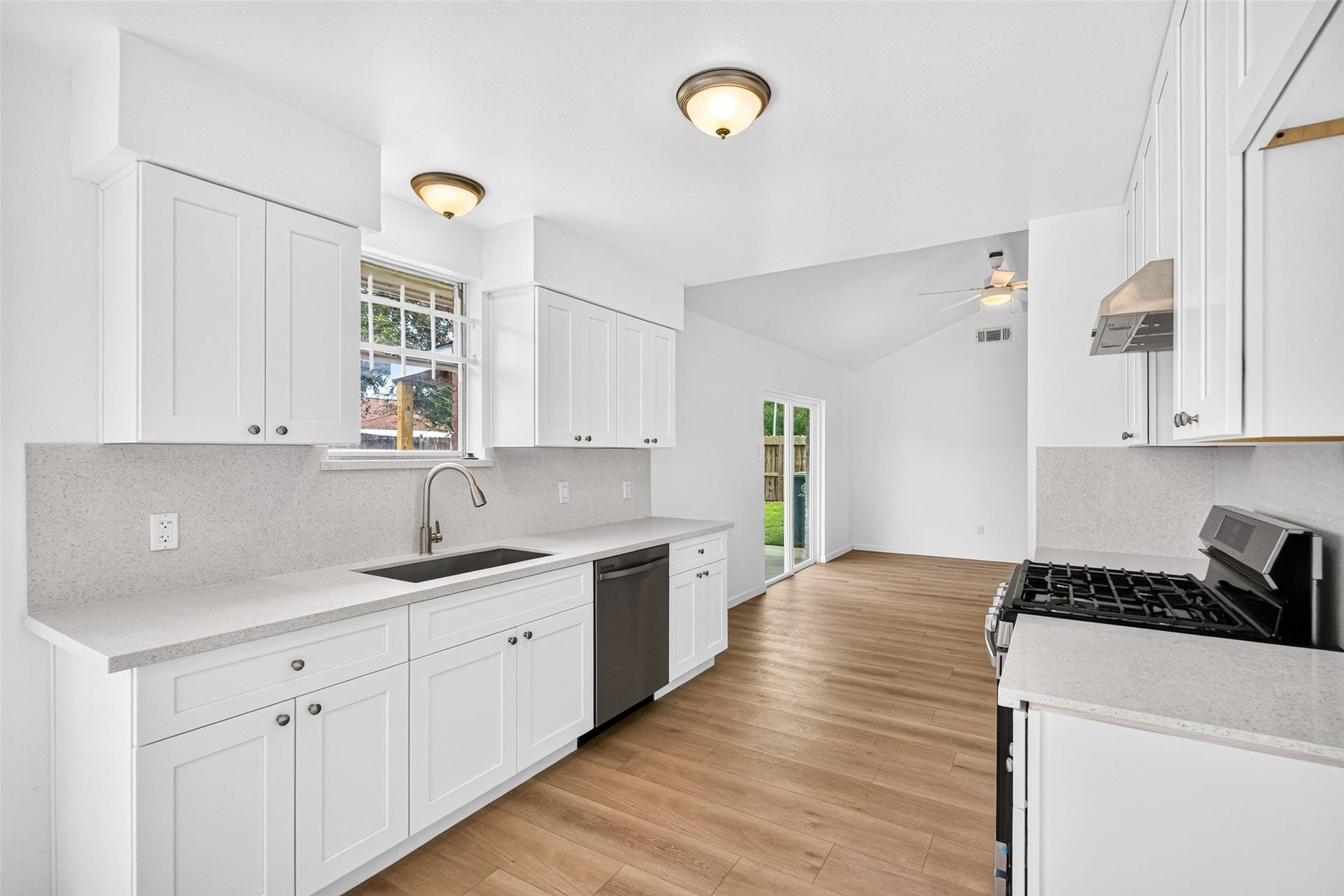 10906 Triola Lane, Houston, TX 77072 10906 Triola Lane, Houston, TX 77072