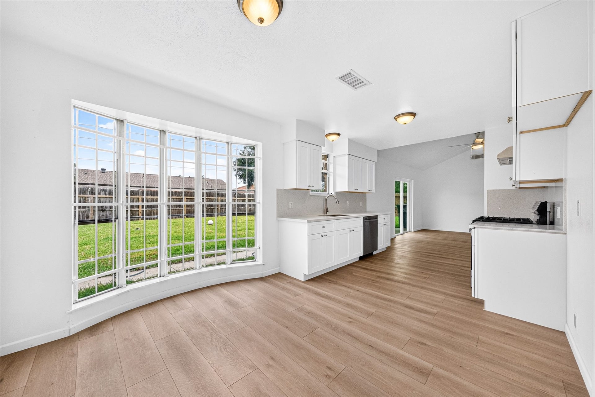 10906 Triola Lane, Houston, TX 77072 10906 Triola Lane, Houston, TX 77072
