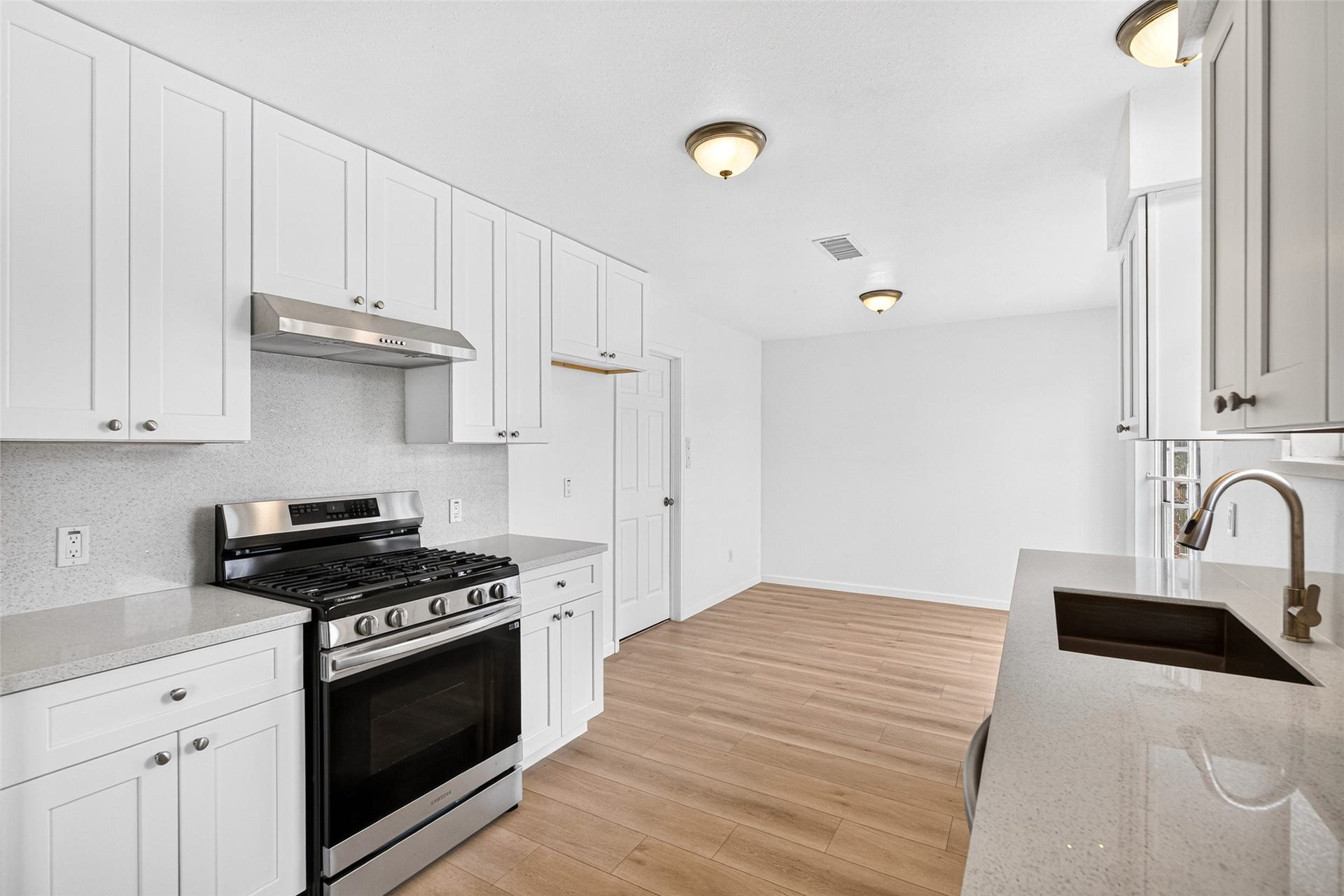 10906 Triola Lane, Houston, TX 77072 10906 Triola Lane, Houston, TX 77072