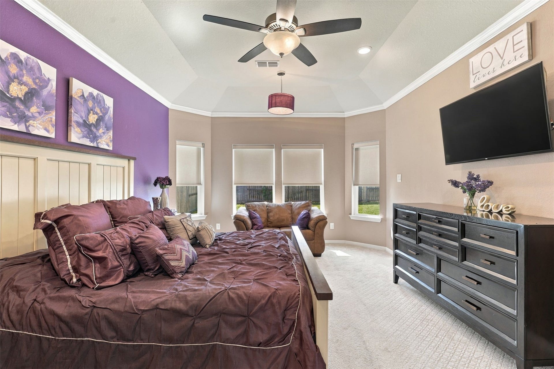 1719 Country Air Lane, Missouri City, TX 77459 What an AMAZING PRIVATE PRIMARY RETREAT! Tucked away on the first floor, this spacious suite features a wonderful sitting area, elegant high tray ceilings, and beautiful custom upgraded window treatments! The perfect place to relax, unwind, and enjoy your own peaceful escape!