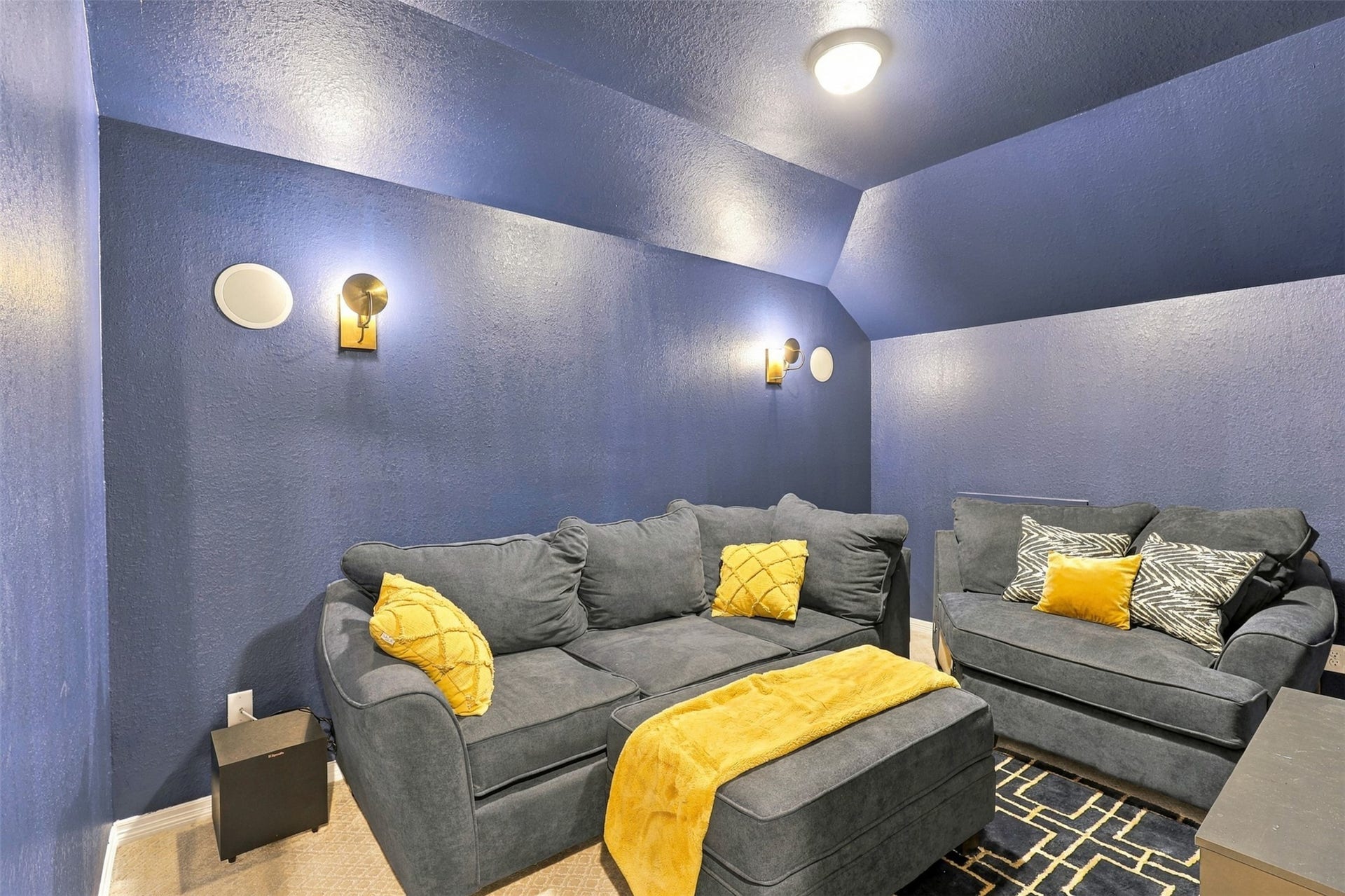 1719 Country Air Lane, Missouri City, TX 77459 Movie night, anyone? This cozy media room features rich blue walls, comfortable sectional seating, and warm accent lighting for an inviting entertainment experience. It's the perfect spot to settle in with your favorite film, enjoy game day, or spend a relaxing evening at home.
