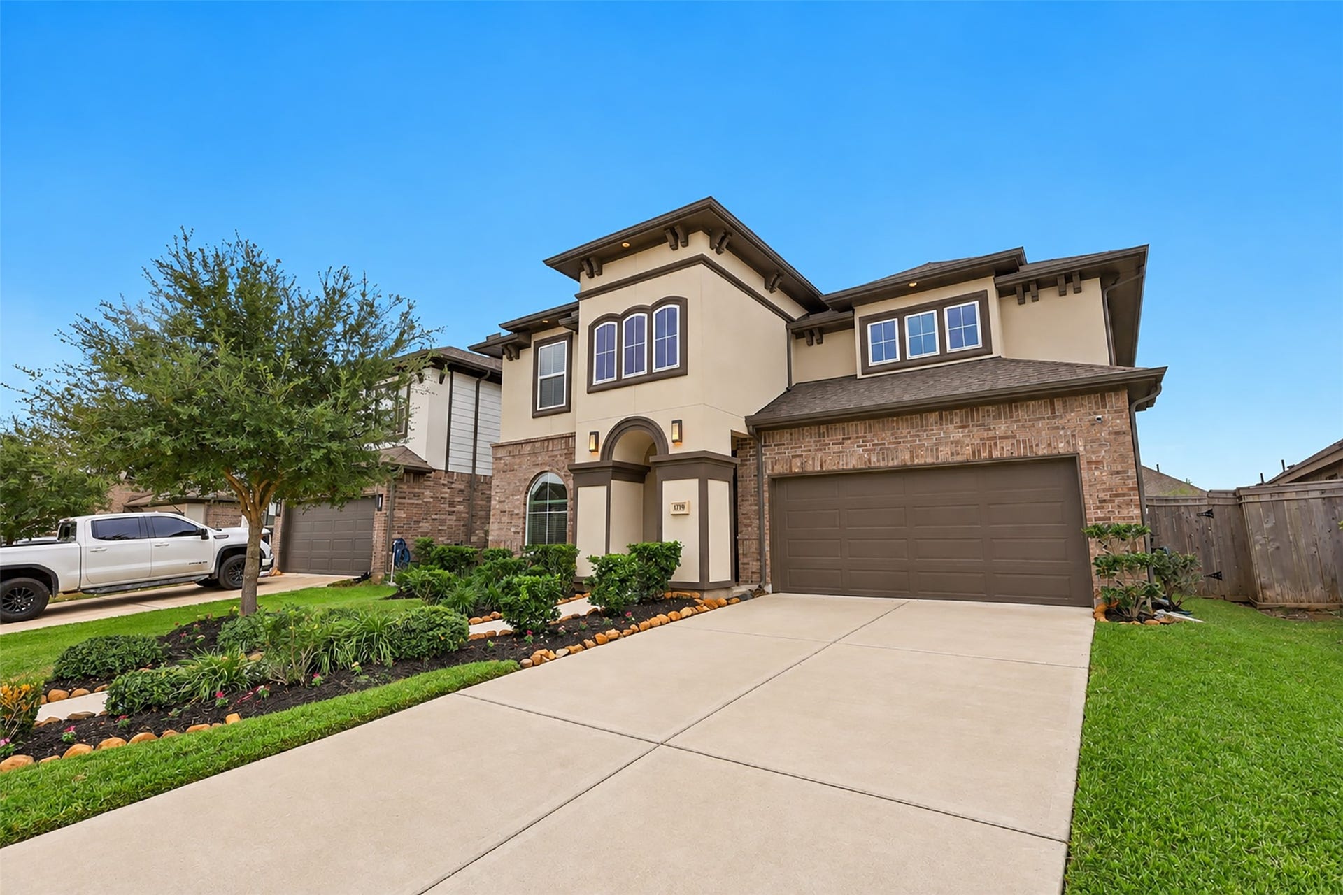 1719 Country Air Lane, Missouri City, TX 77459 WOW! CURB APPEAL AT ITS FINEST! Prepare to FALL IN LOVE with this stunning home showcasing beautiful architectural details, lush manicured landscaping, gorgeous flower beds & a picture-perfect green lawn! The spacious driveway & inviting grand entry to create an unforgettable first impression! Enjoy the beauty of a sprinkler system throughout! A SPECTACULAR place to call HOME! Open the door to your memories today!