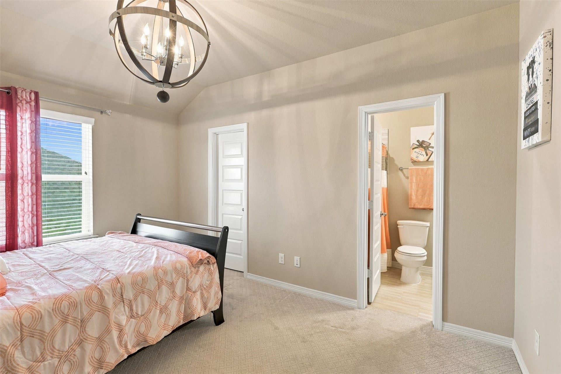 1719 Country Air Lane, Missouri City, TX 77459 WHAT A WONDERFUL PRIVATE GUEST SUITE! Thoughtfully tucked away for added privacy, this inviting retreat is perfect for visiting guests or family members who appreciate having their own special space! Enjoy the comfort of a spacious room and a generous walk-in closet offering plenty of storage! A WONDERFUL feature that makes this home even more special!