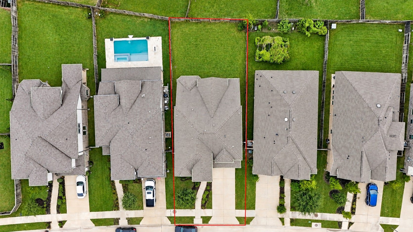 1719 Country Air Lane, Missouri City, TX 77459 WHAT AN INCREDIBLE BIRD'S-EYE VIEW! Take in this SPECTACULAR aerial perspective showcasing this stunning home's beautiful neighborhood setting, attractive surrounding homes, lush green lawns, and spacious fenced backyards! And LOOK AT THAT BACKYARD! Imagine creating your very own OUTDOOR PARADISE, perhaps with that SPARKLING PRIVATE POOL you've always dreamed of! The generous outdoor space offers EXCITING POSSIBILITIES!