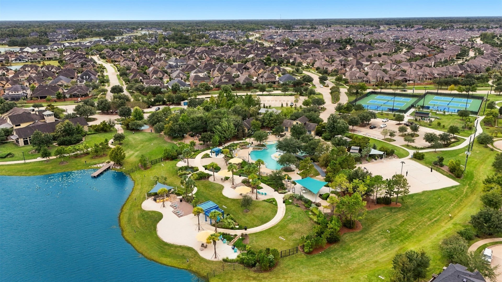 1719 Country Air Lane, Missouri City, TX 77459 Five established community pools, including Club Sienna Water Park, Sawmill Lake Club, Resort at Sienna Springs, Brushy Lake and Steep Bank. Enjoy waterslides, splash areas, beach-entry pools and lap swimming!