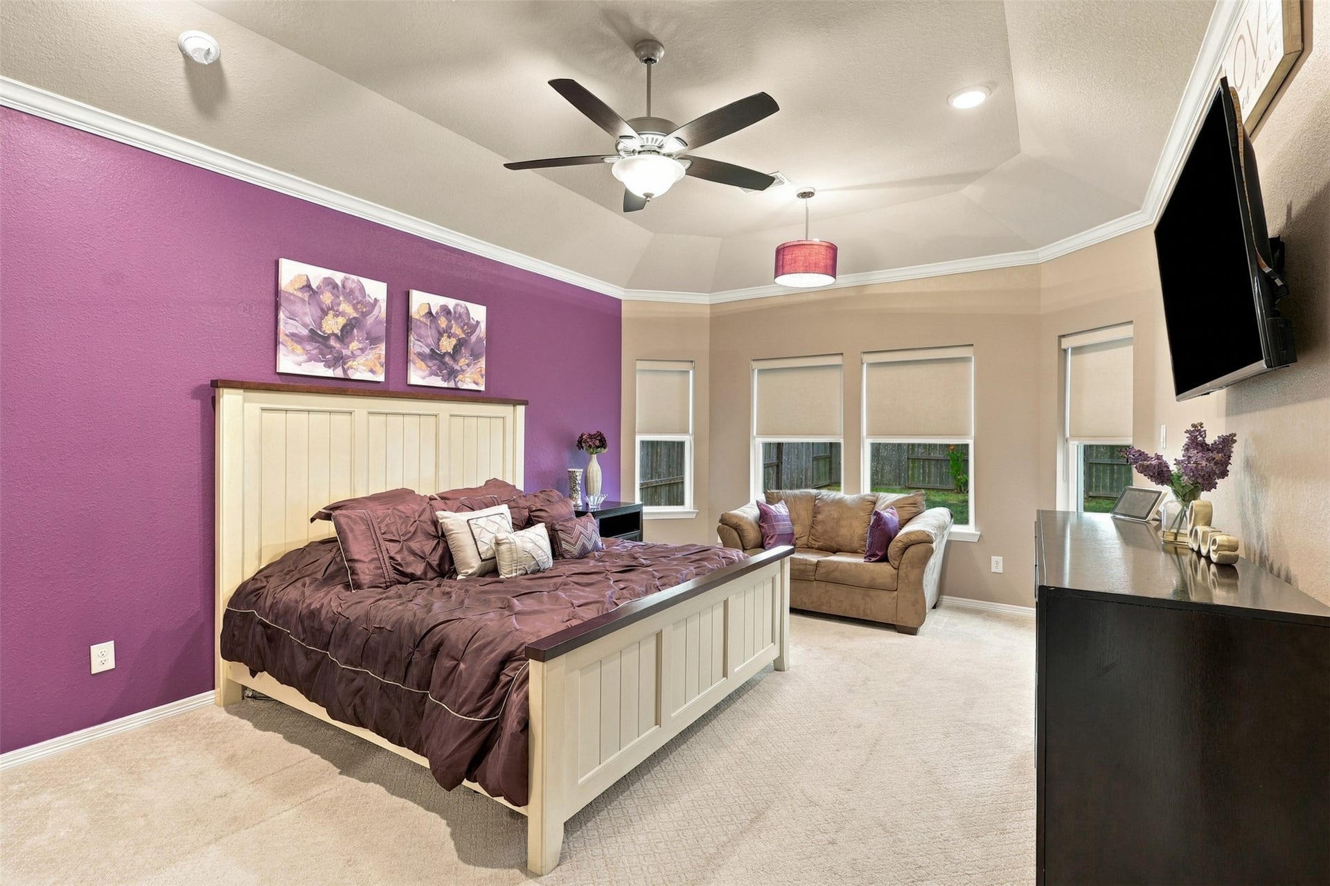 1719 Country Air Lane, Missouri City, TX 77459 YOUR PRIVATE SLICE OF PARADISE AWAITS! Step into this BREATHTAKING primary retreat, where luxurious comfort meets stunning designer style! The gorgeous statement accent wall adds a dramatic splash of color and sophistication, while the spacious layout offers a charming sitting area perfect for curling up with your favorite book or enjoying a peaceful moment! A ceiling fan adds everyday comfort, and just LOOK at that beautiful designer carpeting!