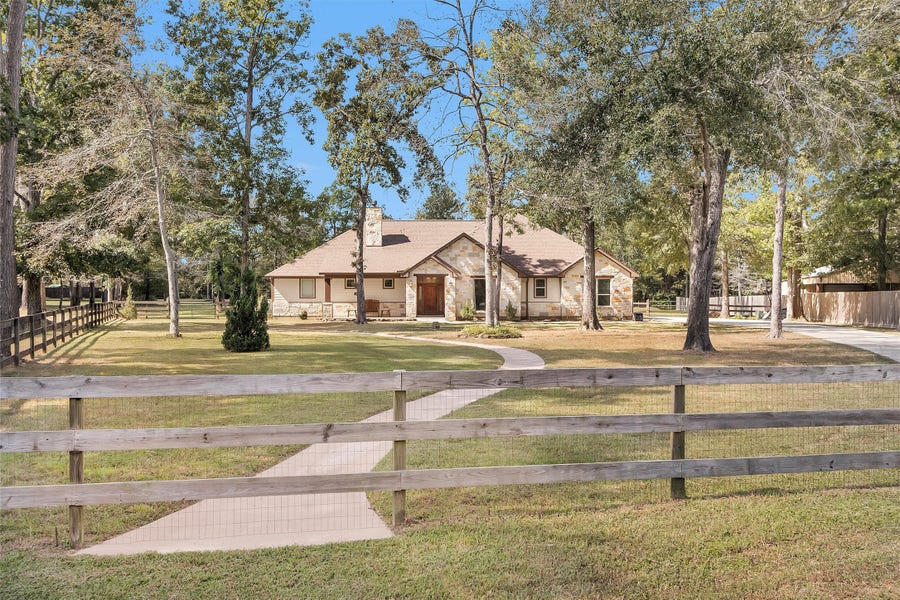 Property photo for 11498 Oak Springs Drive, Willis, TX