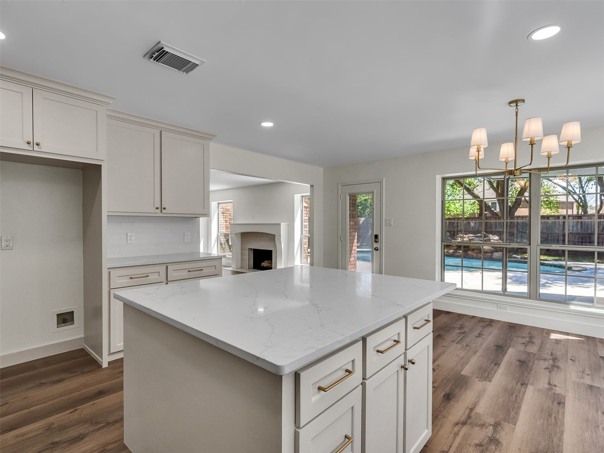 2109 Bay Hill Drive, League City, TX 77573