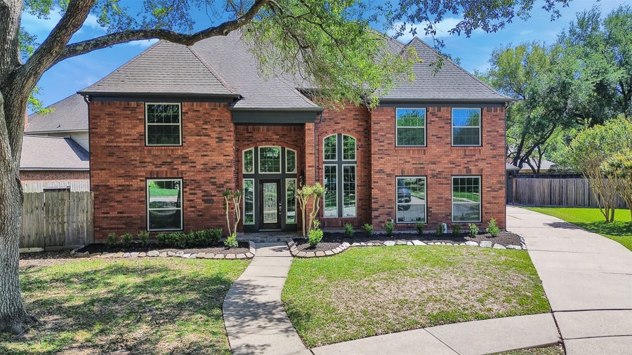 Property photo for 2109 Bay Hill Drive, League City, TX