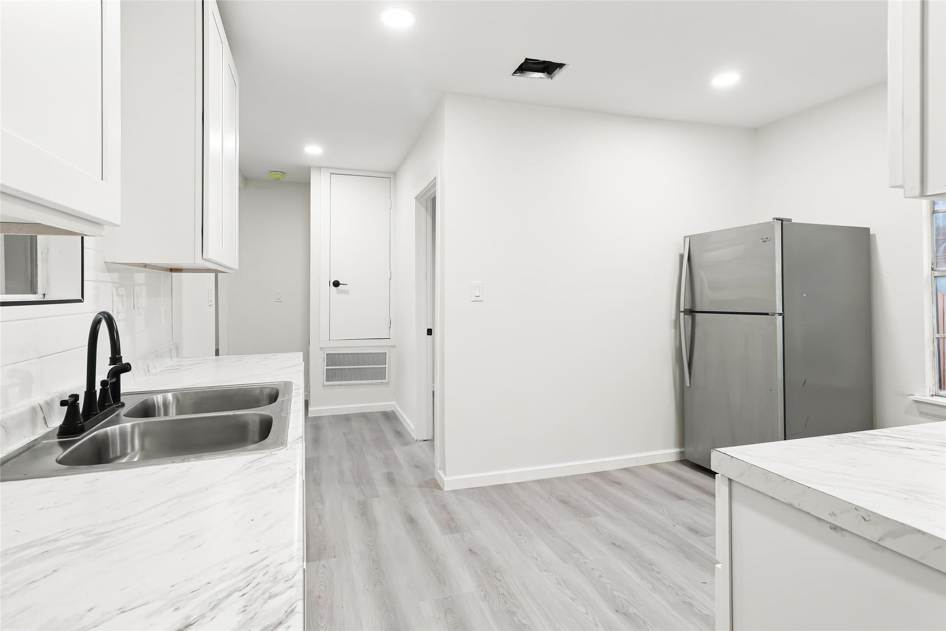 8025 Avenue E, Houston, TX 77012