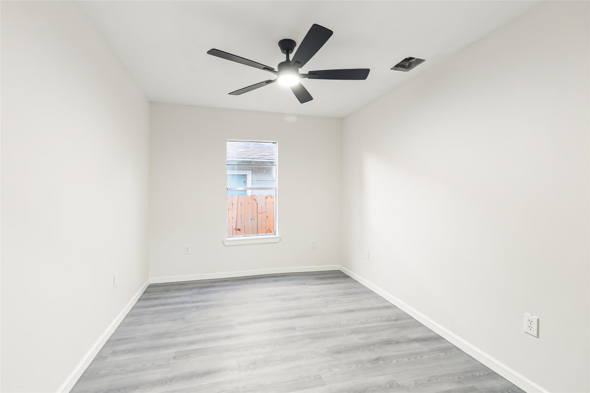 8025 Avenue E, Houston, TX 77012
