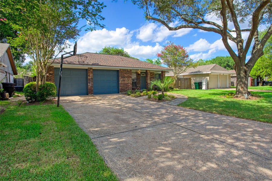 Property photo for 7410 Sawmill Trail, Houston, TX