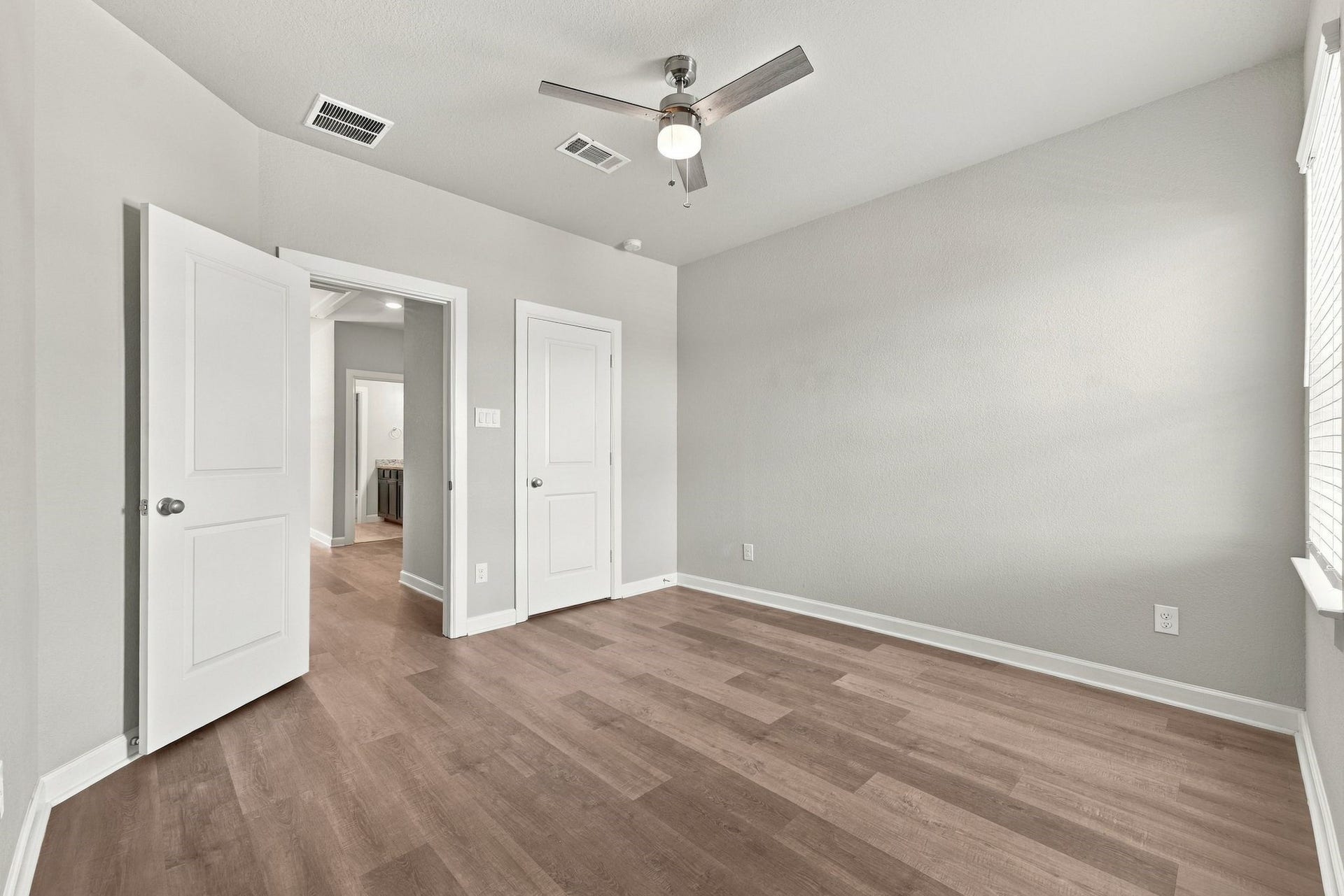 27022 Brighton Valley Way SW, Katy, TX 77494 Another bedroom, another closet, steps from a full bath. Every corner of this house works.