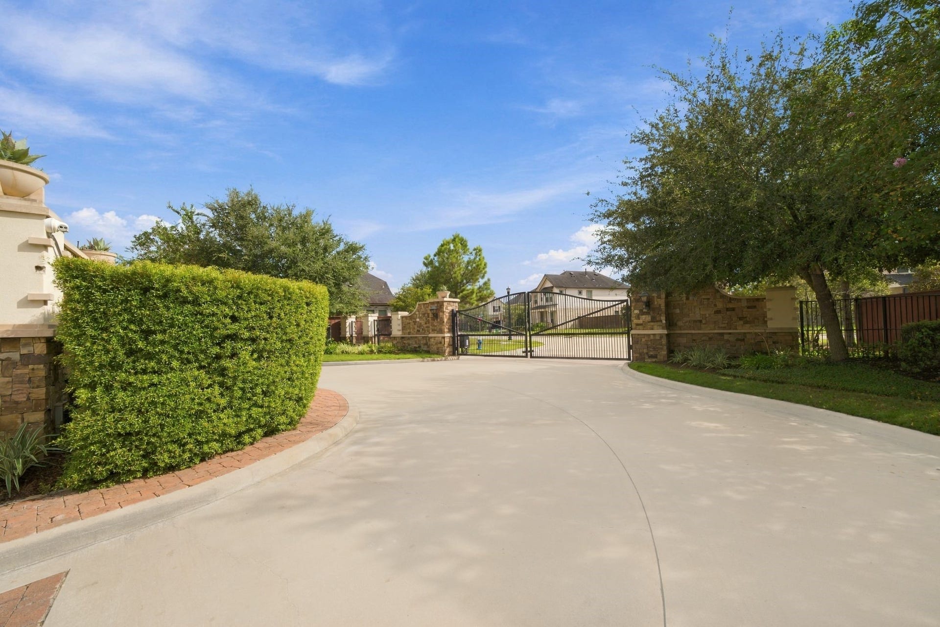 27022 Brighton Valley Way SW, Katy, TX 77494 Gated, landscaped, and secure. This is what buying into a community actually means.