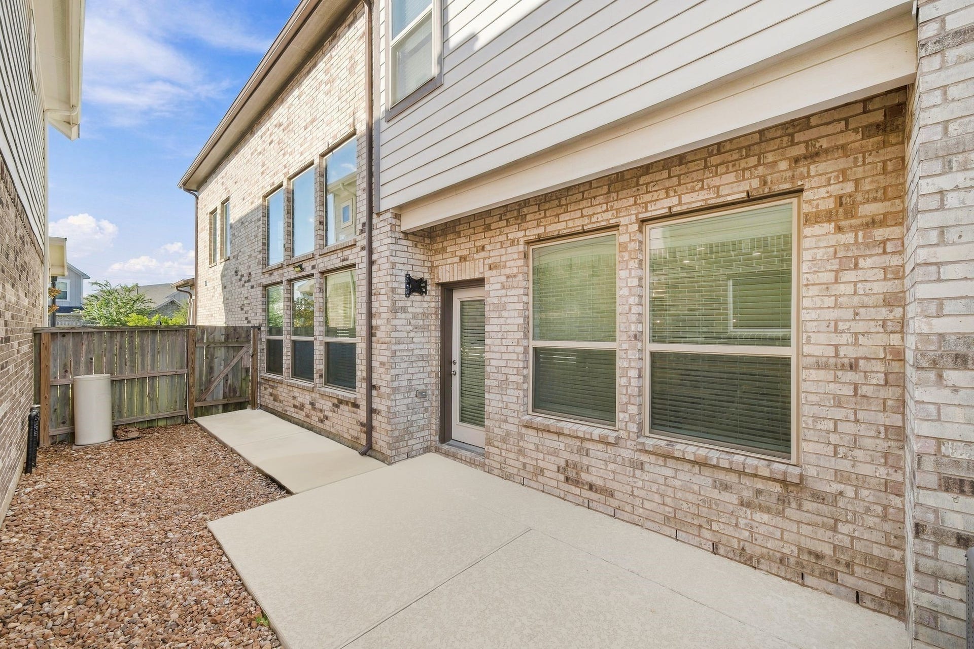 27022 Brighton Valley Way SW, Katy, TX 77494 Even the side yard is usable space, not wasted space.